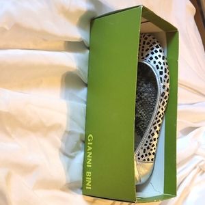 Gianni Bini - Silver Jalissa flats - Size 10